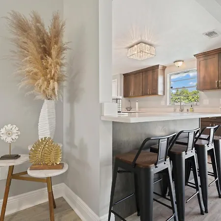 Charming 3 Bed/Ba Home W/Pool And Lake View!